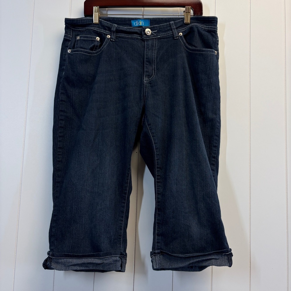 dkin Y2K Embroidered Pocket Cuffed Capri Denim Jeans Women Size 16W Everyday